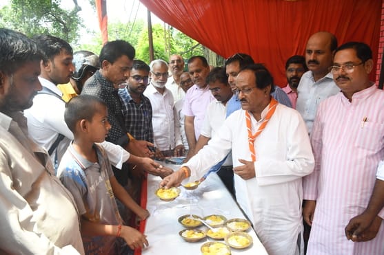  ज्येष्ठ माह के पांचवें बड़े मंगल पर पूरा शहर बजरंगबली की भक्ति में डूबा नजर आया।
