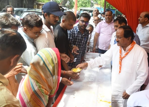  ज्येष्ठ माह के पांचवें बड़े मंगल पर पूरा शहर बजरंगबली की भक्ति में डूबा नजर आया।