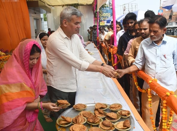  ज्येष्ठ माह के पांचवें बड़े मंगल पर पूरा शहर बजरंगबली की भक्ति में डूबा नजर आया।
