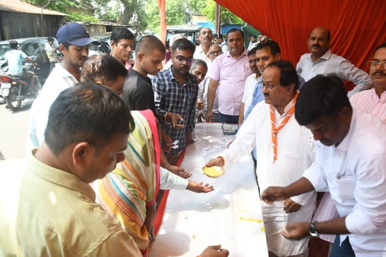 ज्येष्ठ माह के पांचवें बड़े मंगल पर पूरा शहर बजरंगबली की भक्ति में डूबा नजर आया।