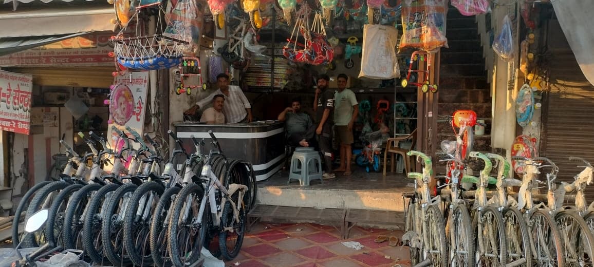 सकरौली के गांव मोहनपुर में अहिल्याबाई होल्कर के बोर्ड पर काला रंग पोतने के बाद तनाव को देखते हु सकरौली के गांव मोहनपुर में अहिल्याबाई होल्कर के बोर्ड पर काला रंग पोतने के बाद तनाव को देखते हु