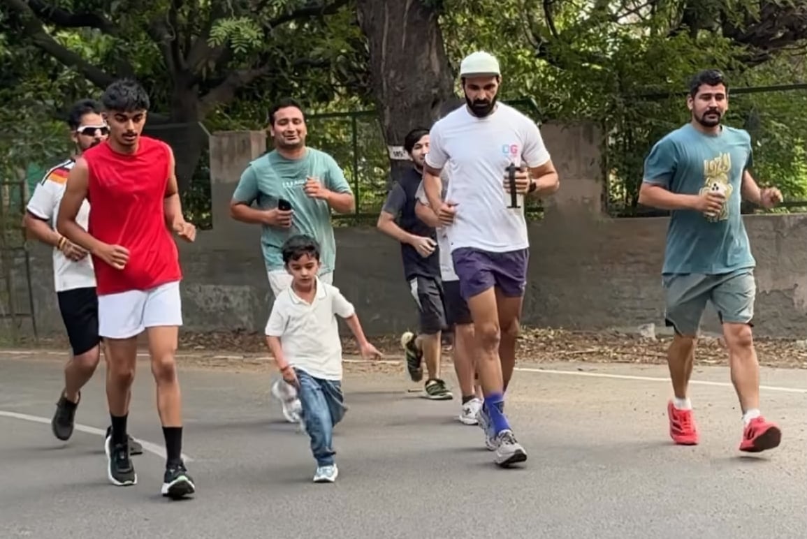 34-एमडीयू परिसर में दौड़ते ओजी रन क्लब के सदस्य व युवा। स्रोत : क्लब 34-एमडीयू परिसर में दौड़ते ओजी रन क्लब के सदस्य व युवा। स्रोत : क्लब