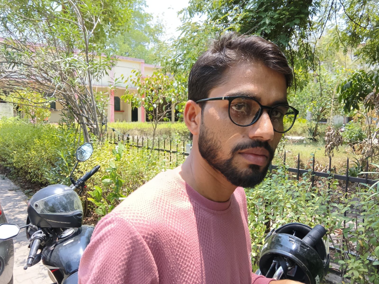 फोटो - 07 पंडित जवाहर लाल नेहरू महाविद्यालय से परीक्षा देकर निकलते परीक्षार्थी। संवाद