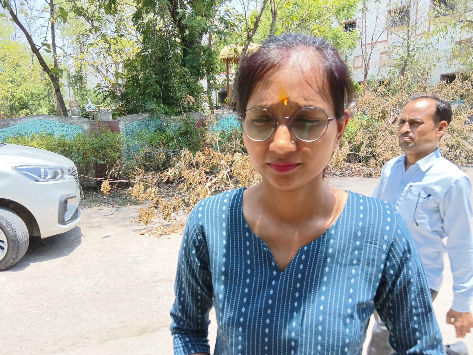 फोटो - 07 पंडित जवाहर लाल नेहरू महाविद्यालय से परीक्षा देकर निकलते परीक्षार्थी। संवाद