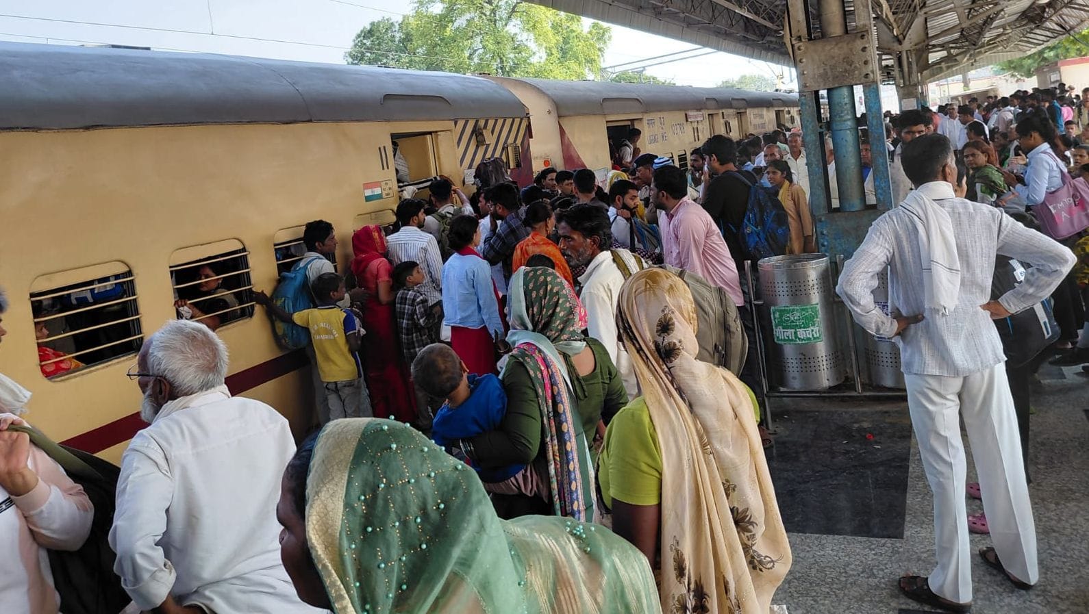 ग्रीष्माकालीन अवकाश में ट्रेनों में बढ़ने लगी भीड़। संवाद