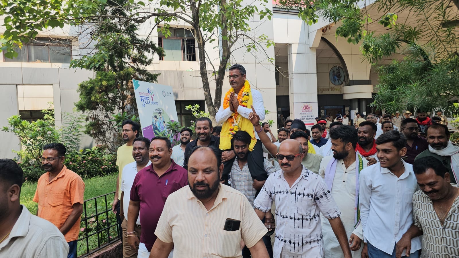 जीत के बाद पहुँचे माँ दंतेश्वरी मंदिर