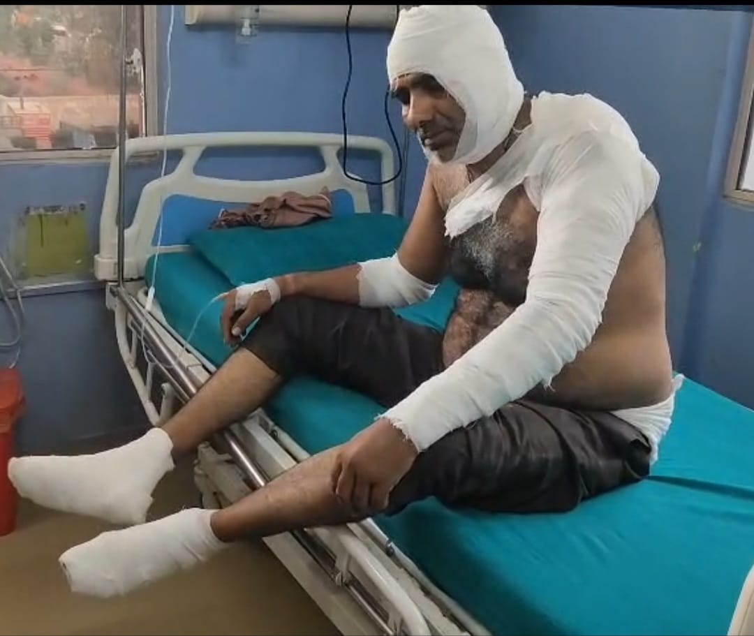 कंपनी में आग लगने के बाद धुएं का गुबार। संवाद कंपनी में आग लगने के बाद धुएं का गुबार। संवाद