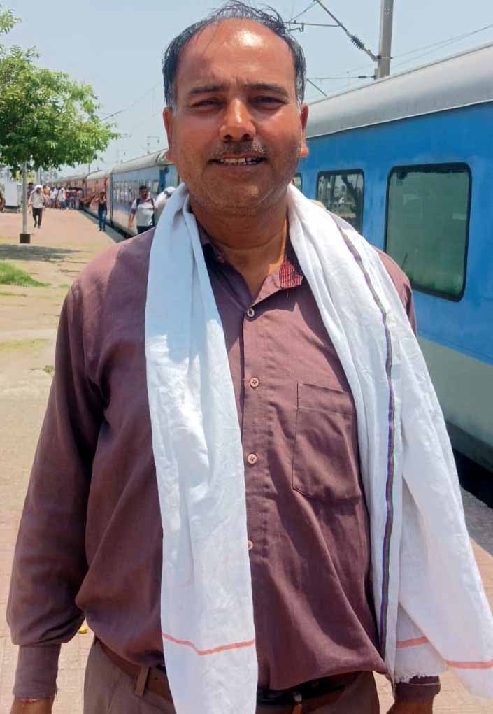 खुर्जा जंक्शन की खबर में फोटो - राकेश । संवाद खुर्जा जंक्शन की खबर में फोटो - राकेश । संवाद