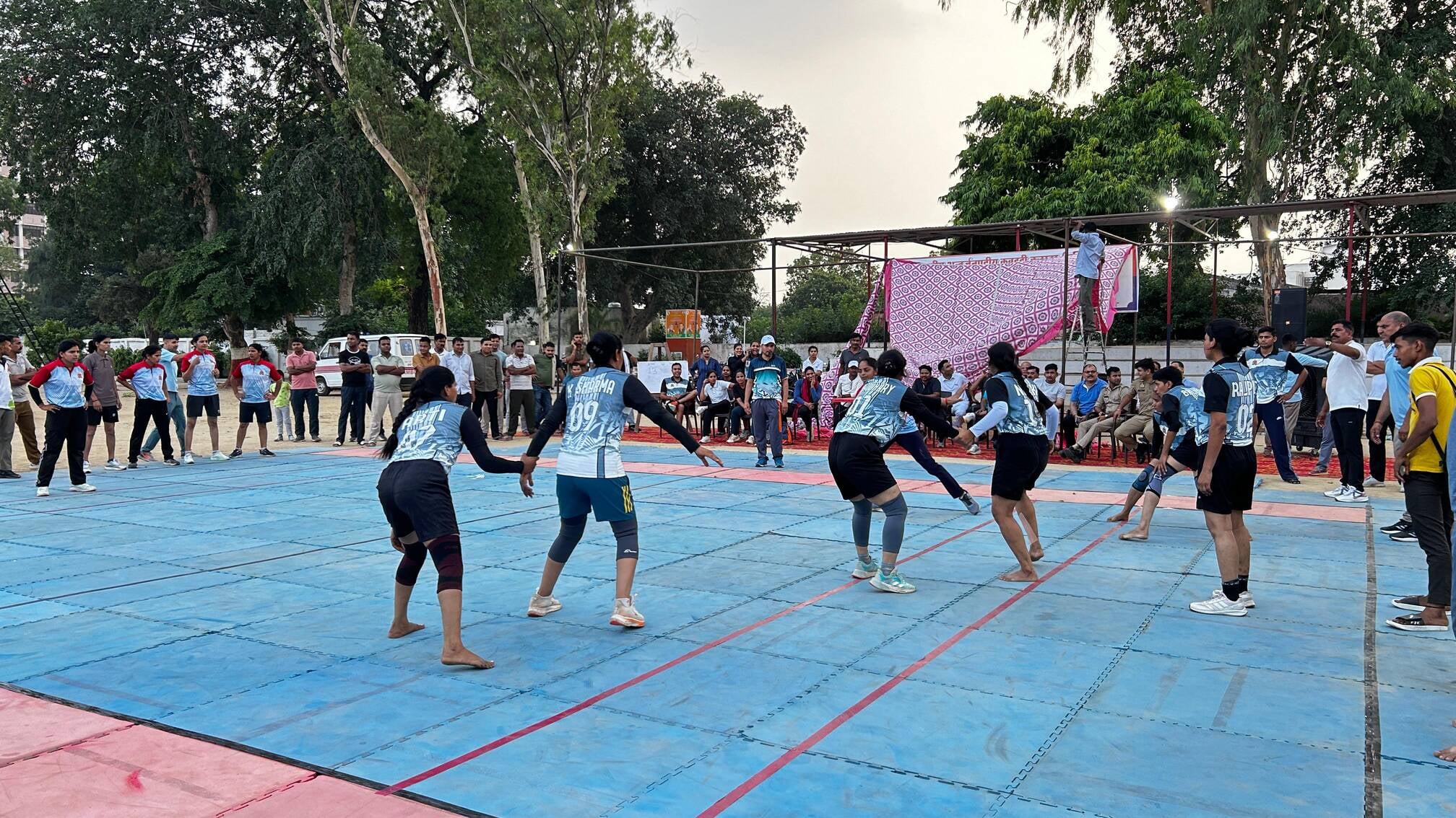 पुलिस लाइन में आयोजित खेलकूद प्रतियोगिता में भाग लेते खिलाड़ी। स्रोत- पुलिस