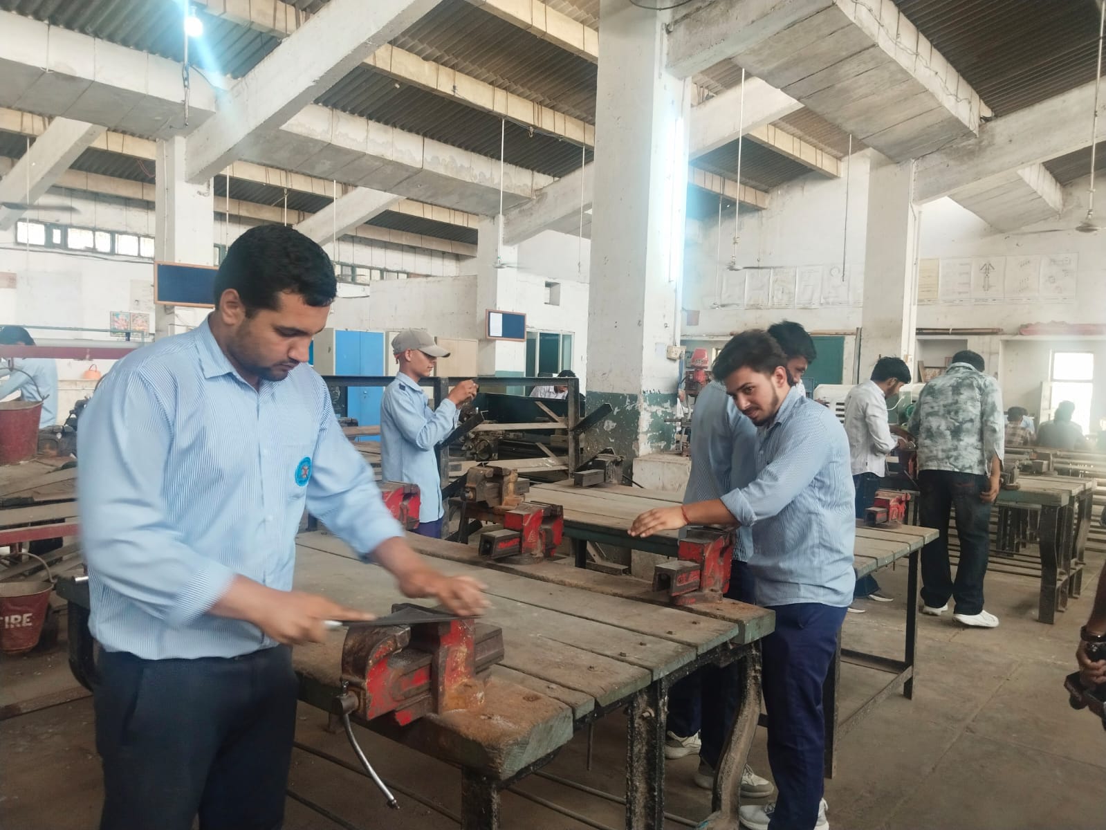 राजकीय आईटीआई कैथल प्रशिक्षण प्राप्त करते विद्यार्थी। स्वयं