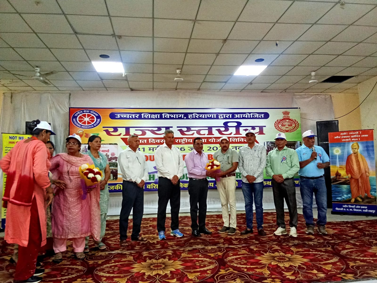 राज्य स्तरीय विशेष शिविर के दौरान आयोजक। स्वयं राज्य स्तरीय विशेष शिविर के दौरान आयोजक। स्वयं