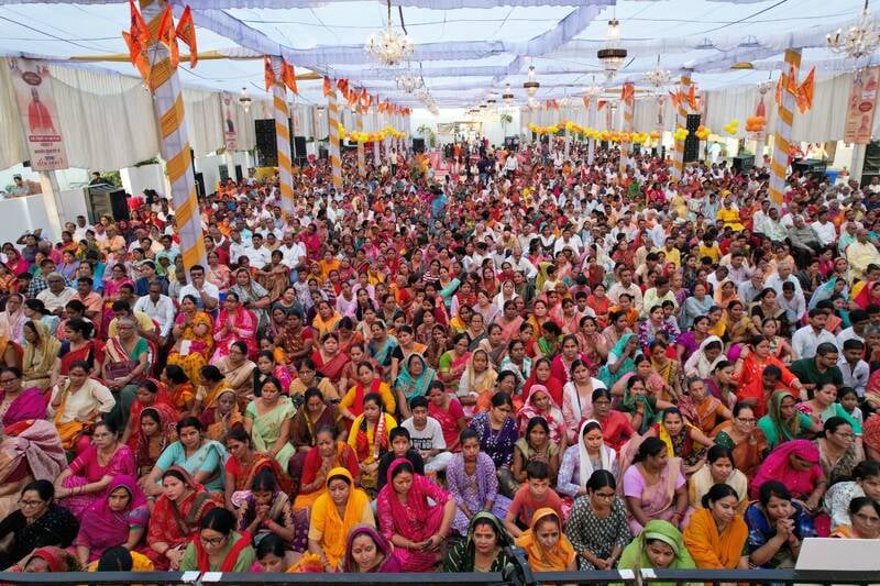 संगीतमय श्रीराम कथा में जगद्गुरु स्वामी रामभद्राचार्य । संगीतमय श्रीराम कथा में जगद्गुरु स्वामी रामभद्राचार्य ।