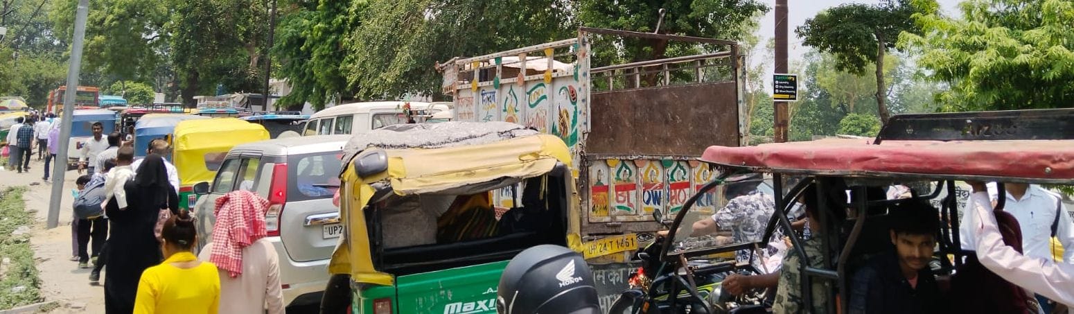 वन विभाग वाले मार्ग पर लगा जाम। संवाद
