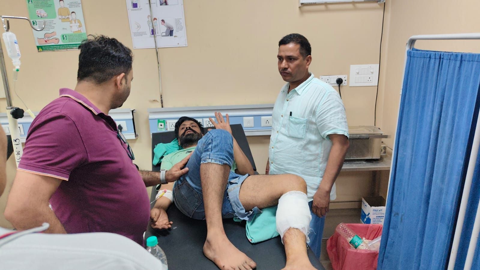 04जेएनडी18-मुठभेड़ के बाद बदमाशों की कार की तलाशी लेती पुलिस। संवाद
