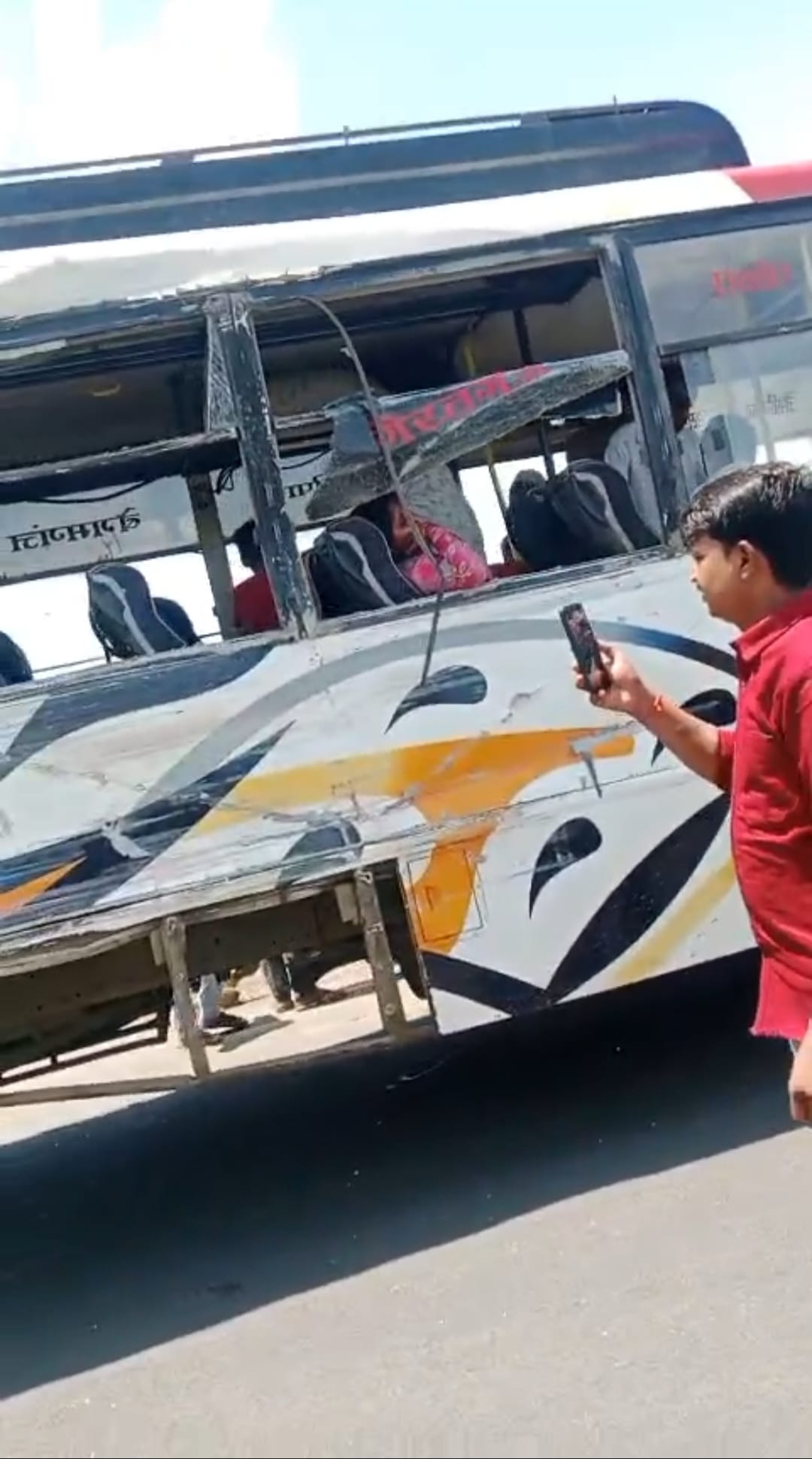 2 बसों का एक्सीडेंट 35 घायल