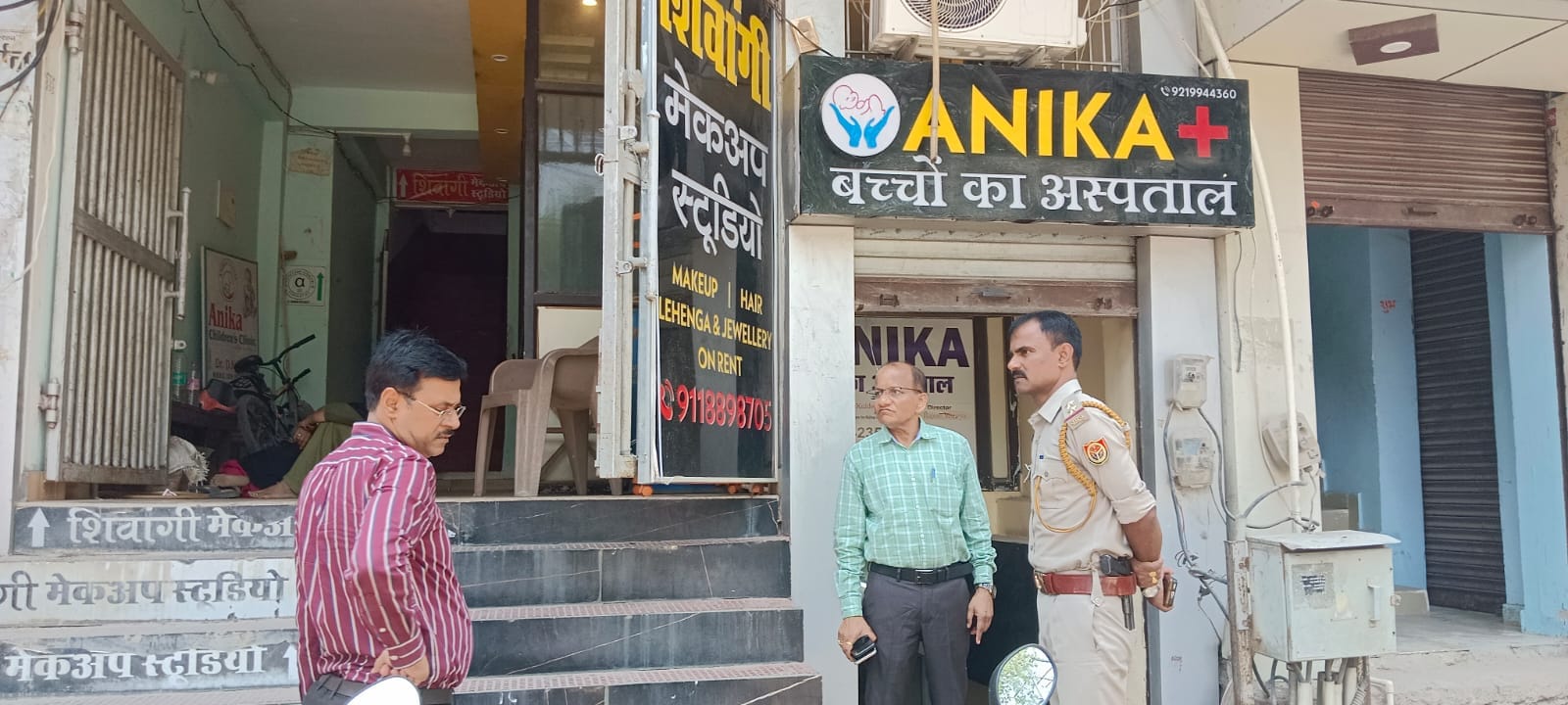 फोटो-18-रियाज की मौत के बाद रोते बिलखते मां और दादी। संवाद फोटो-18-रियाज की मौत के बाद रोते बिलखते मां और दादी। संवाद