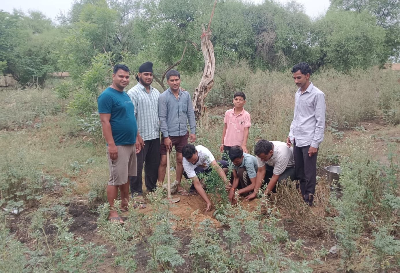 फोटो संख्या:70- सब्जी मंडी में आमजन को बैग वितरित करते भारत विकास परिषद के पदाधिकारी--स्रोत- स फोटो संख्या:70- सब्जी मंडी में आमजन को बैग वितरित करते भारत विकास परिषद के पदाधिकारी--स्रोत- स