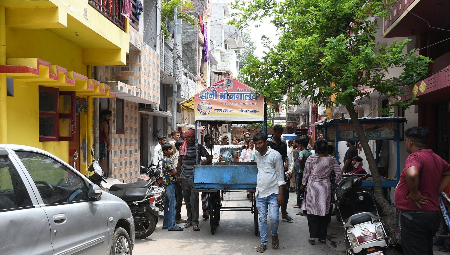 गंदगी पर प्रभामी मंत्री हुए नाराज। गोमतीनगर से हटाया गया अतिक्रमण।