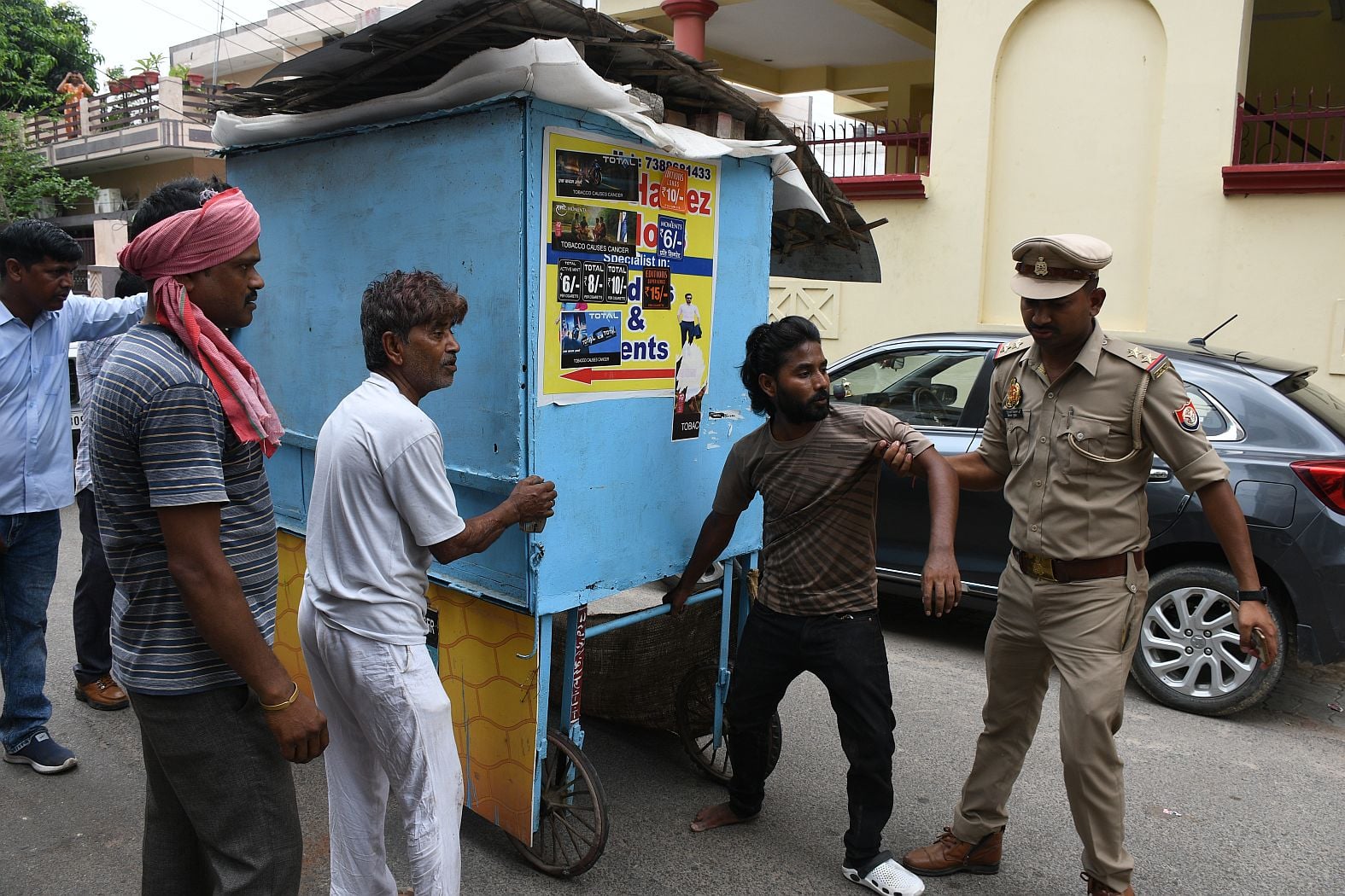 गंदगी पर प्रभामी मंत्री हुए नाराज। गोमतीनगर से हटाया गया अतिक्रमण।