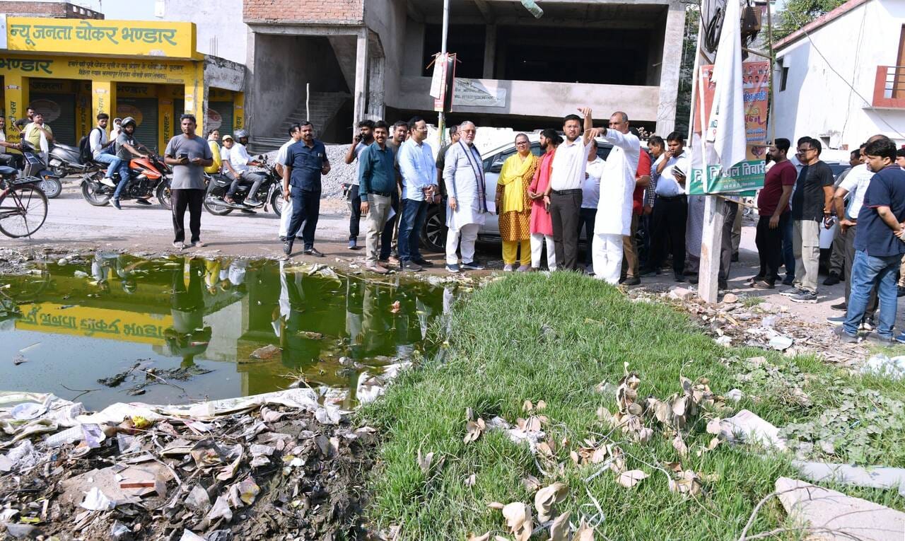 गंदगी पर प्रभामी मंत्री हुए नाराज। गोमतीनगर से हटाया गया अतिक्रमण।
