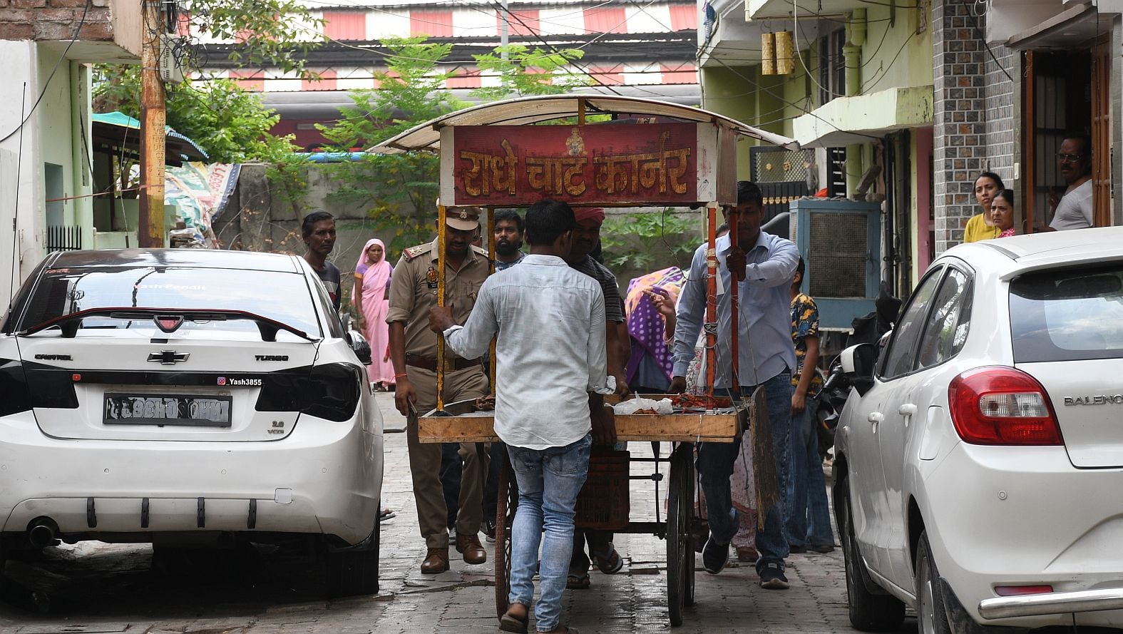 गंदगी पर प्रभामी मंत्री हुए नाराज। गोमतीनगर से हटाया गया अतिक्रमण।