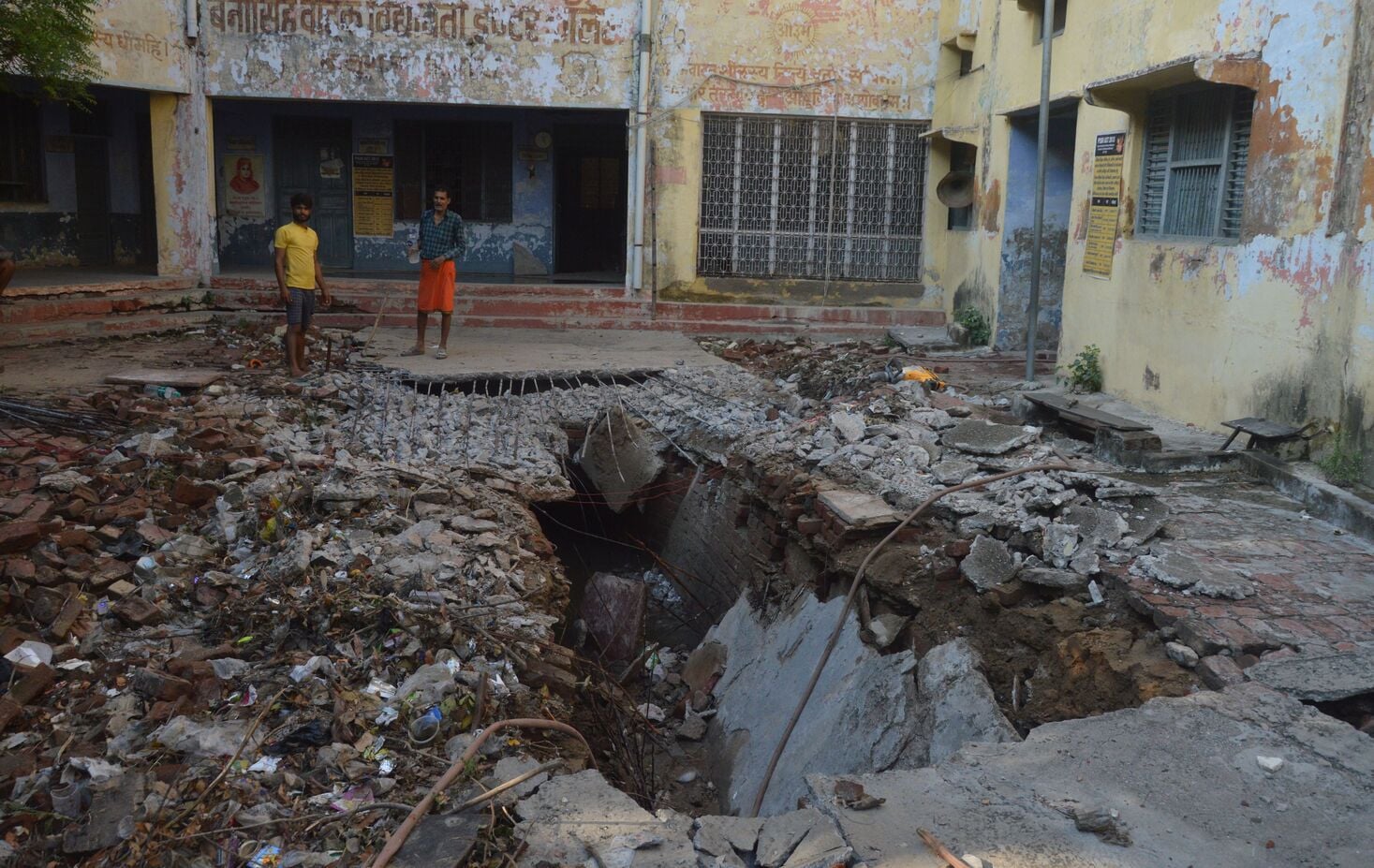 नालों पर अवैध निर्माण नालों पर अवैध निर्माण