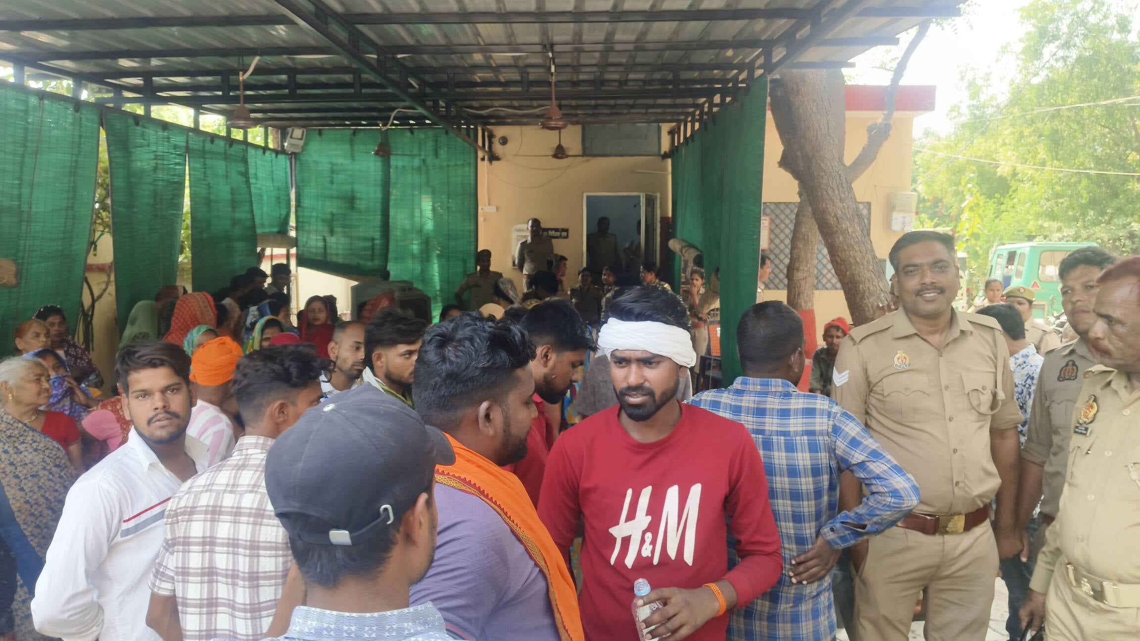 पुलिस की गिरफ्त में आरोपी दिनेश व जगन्नाथ। पुलिस की गिरफ्त में आरोपी दिनेश व जगन्नाथ।
