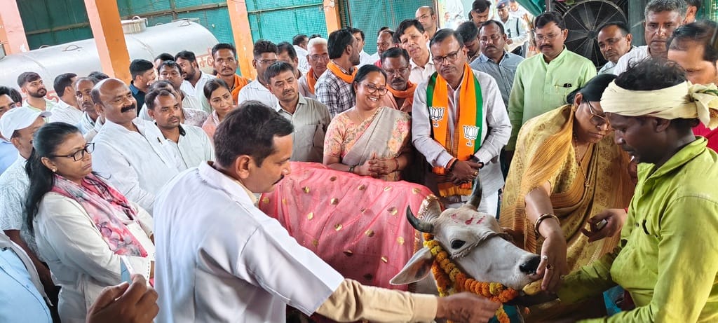 प्रभारी मंत्री का जीरो प्वाइंट पर नगर अध्यक्ष स्वागत करते भाजपा जिला अध्यक्ष, नगर पालिका अध्यक् प्रभारी मंत्री का जीरो प्वाइंट पर नगर अध्यक्ष स्वागत करते भाजपा जिला अध्यक्ष, नगर पालिका अध्यक्
