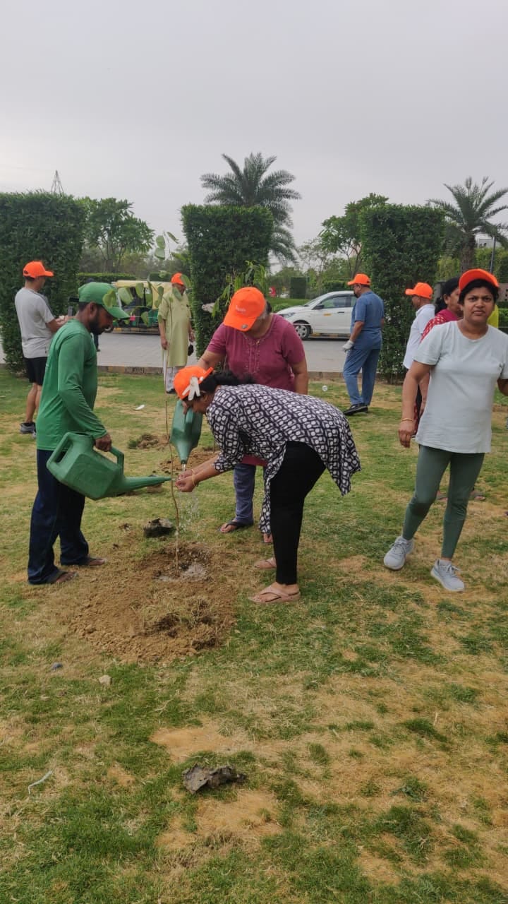 सेक्टर-55 स्थित मातृवन परियोजना स्थल पर पर्यावरण प्रेमी हुए एकत्रित। संवाद