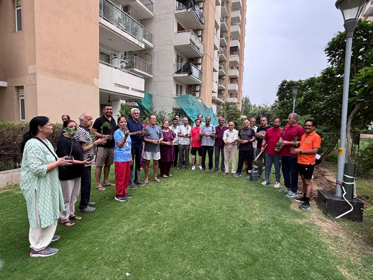 सेक्टर-55 स्थित मातृवन परियोजना स्थल पर पर्यावरण प्रेमी हुए एकत्रित। संवाद