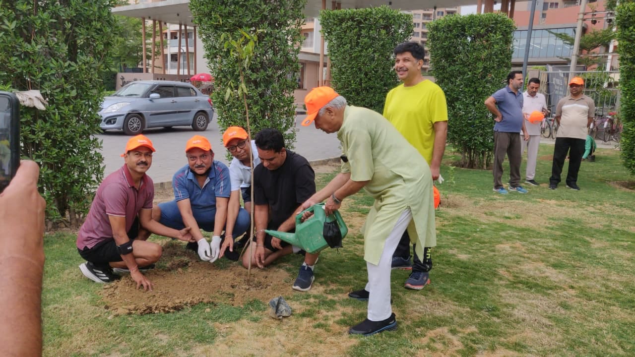 सेक्टर-55 स्थित मातृवन परियोजना स्थल पर पर्यावरण प्रेमी हुए एकत्रित। संवाद