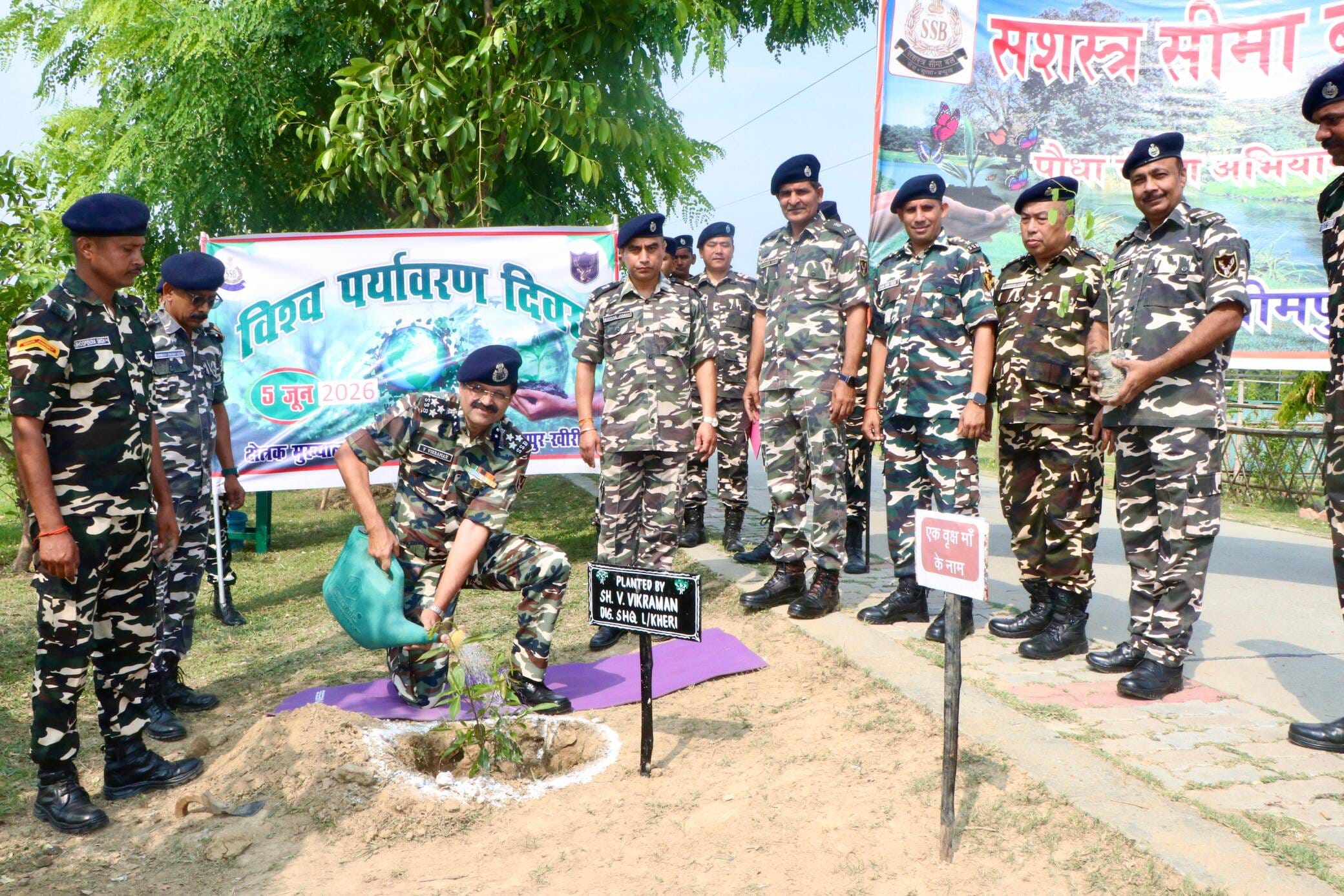 वाईडी काॅलेज में पौधारोपड़ करते शिक्षक व छात्र। संवाद वाईडी काॅलेज में पौधारोपड़ करते शिक्षक व छात्र। संवाद