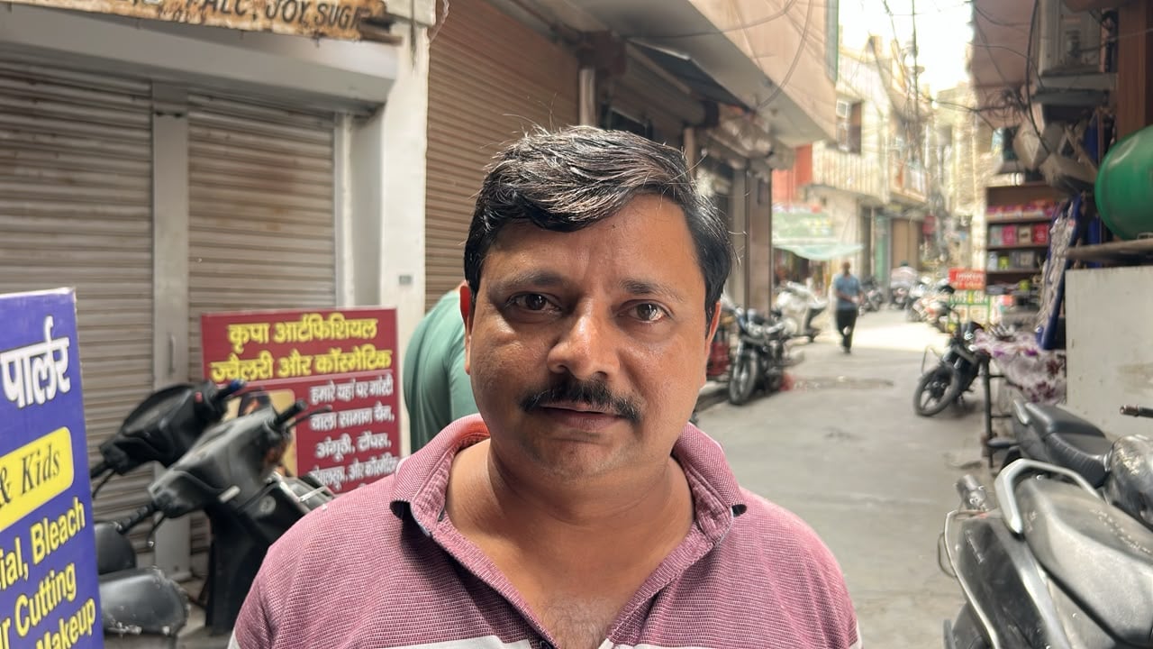10-रोहतक के किला रोड पर गंडेरी वाली 12 फीट चौड़ी है लेकिन अतिक्रमण के बाद मुश्किल दो फीट बची ह 10-रोहतक के किला रोड पर गंडेरी वाली 12 फीट चौड़ी है लेकिन अतिक्रमण के बाद मुश्किल दो फीट बची ह