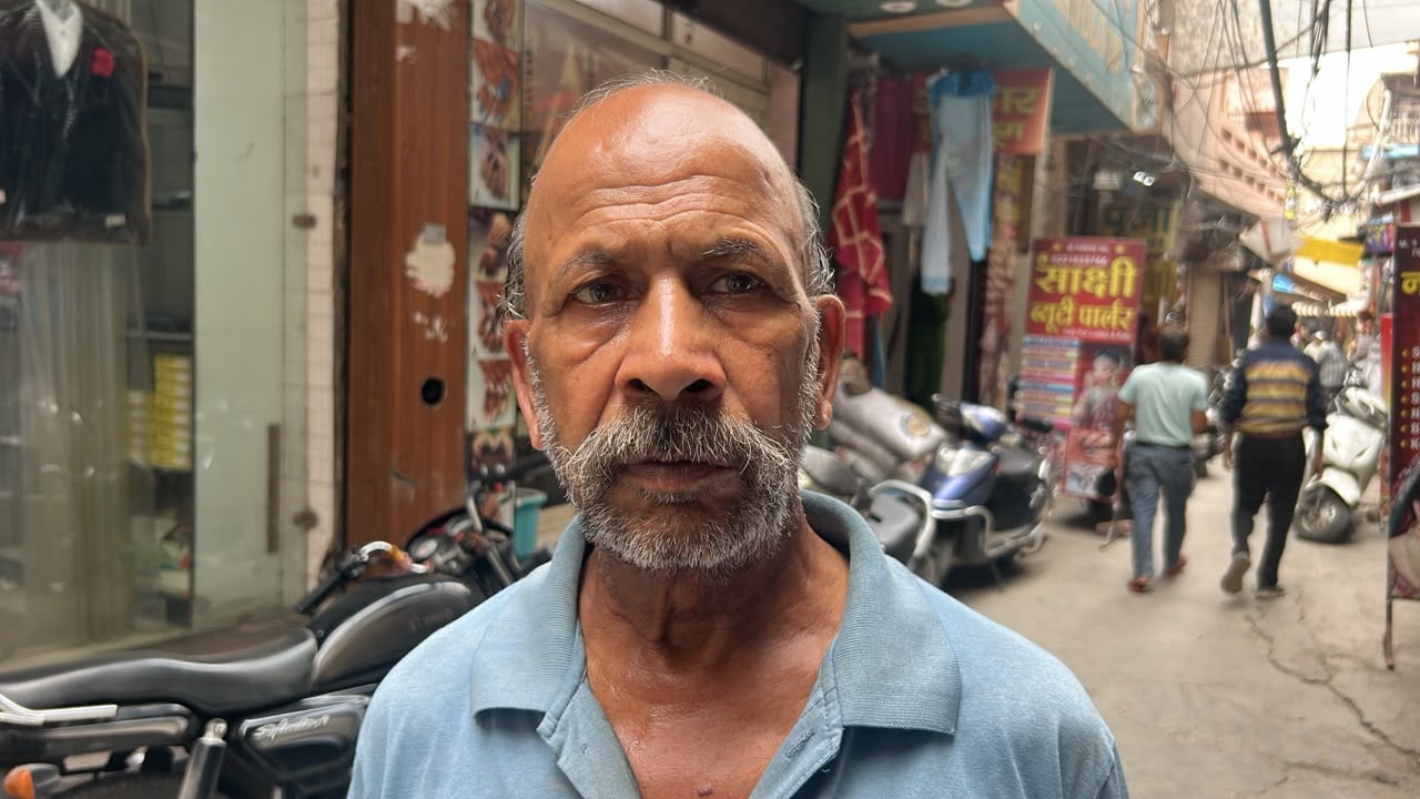10-रोहतक के किला रोड पर गंडेरी वाली 12 फीट चौड़ी है लेकिन अतिक्रमण के बाद मुश्किल दो फीट बची ह 10-रोहतक के किला रोड पर गंडेरी वाली 12 फीट चौड़ी है लेकिन अतिक्रमण के बाद मुश्किल दो फीट बची ह