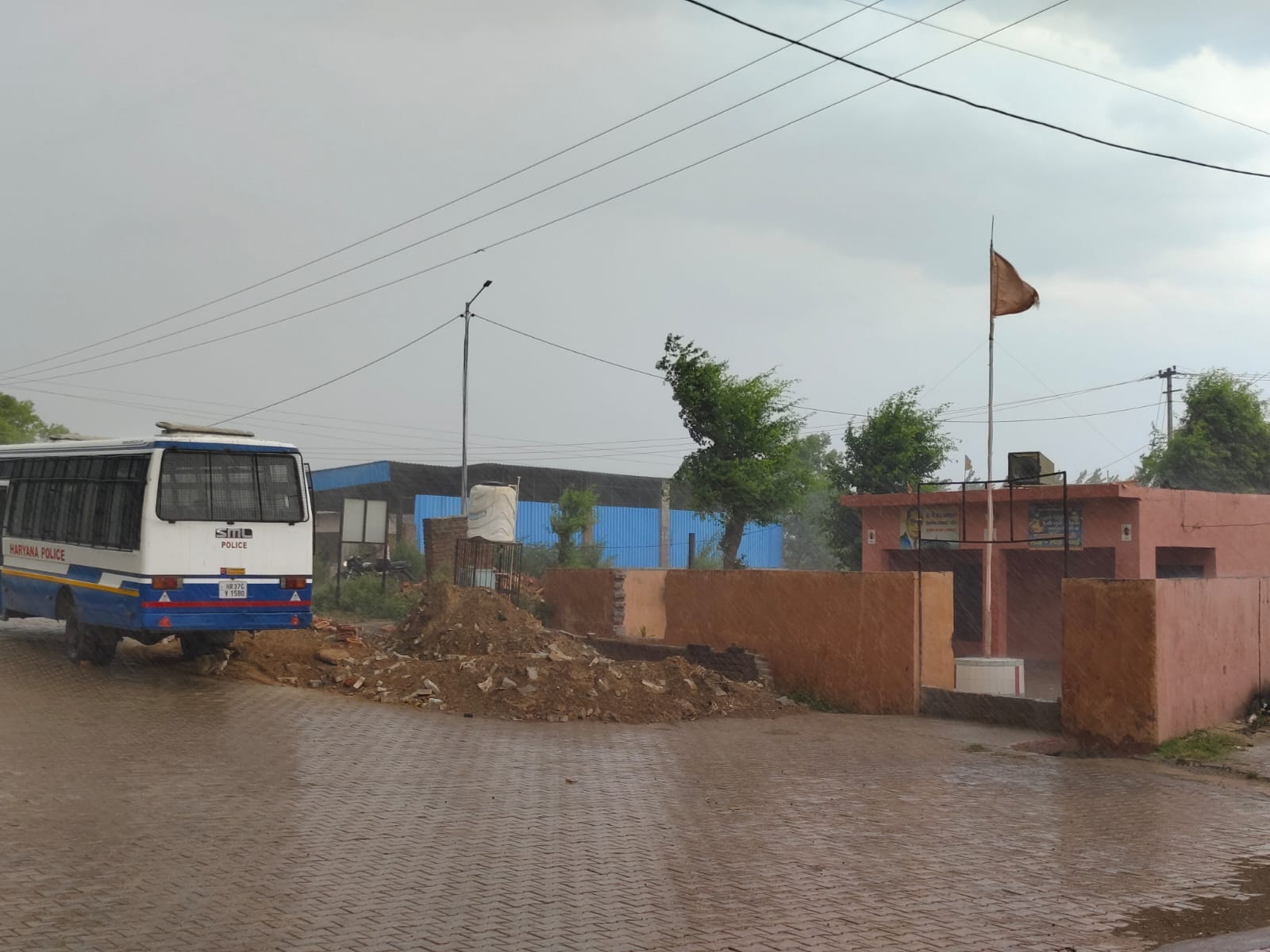अंबाला कैंट के ब्राह्मण माजरा से महापंचायत के बाद एसपी अंबाला को ज्ञापन सौंपने जाते हुए 21 सदस्