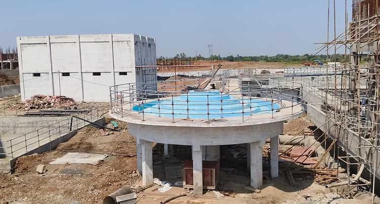 ऐसे चल रहा निर्माण
