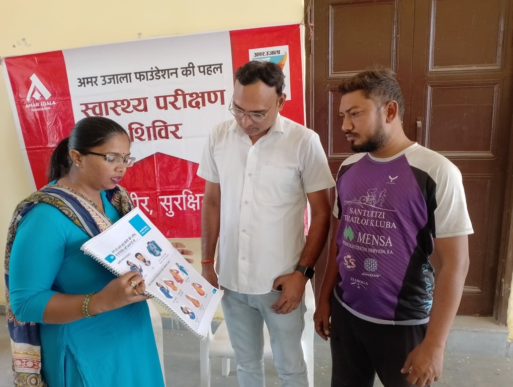 अमर उजाला चौपाल कार्यक्रम में मौजूद ग्रामीण। संवाद