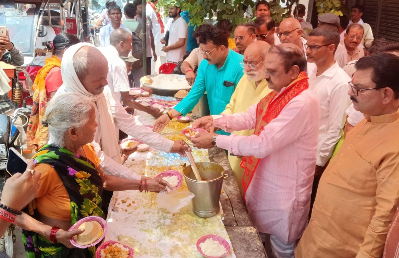 फोटो-11- सांडी रोड पर सुंदर कांड पाठ करते श्रद्धालु। संवाद फोटो-11- सांडी रोड पर सुंदर कांड पाठ करते श्रद्धालु। संवाद