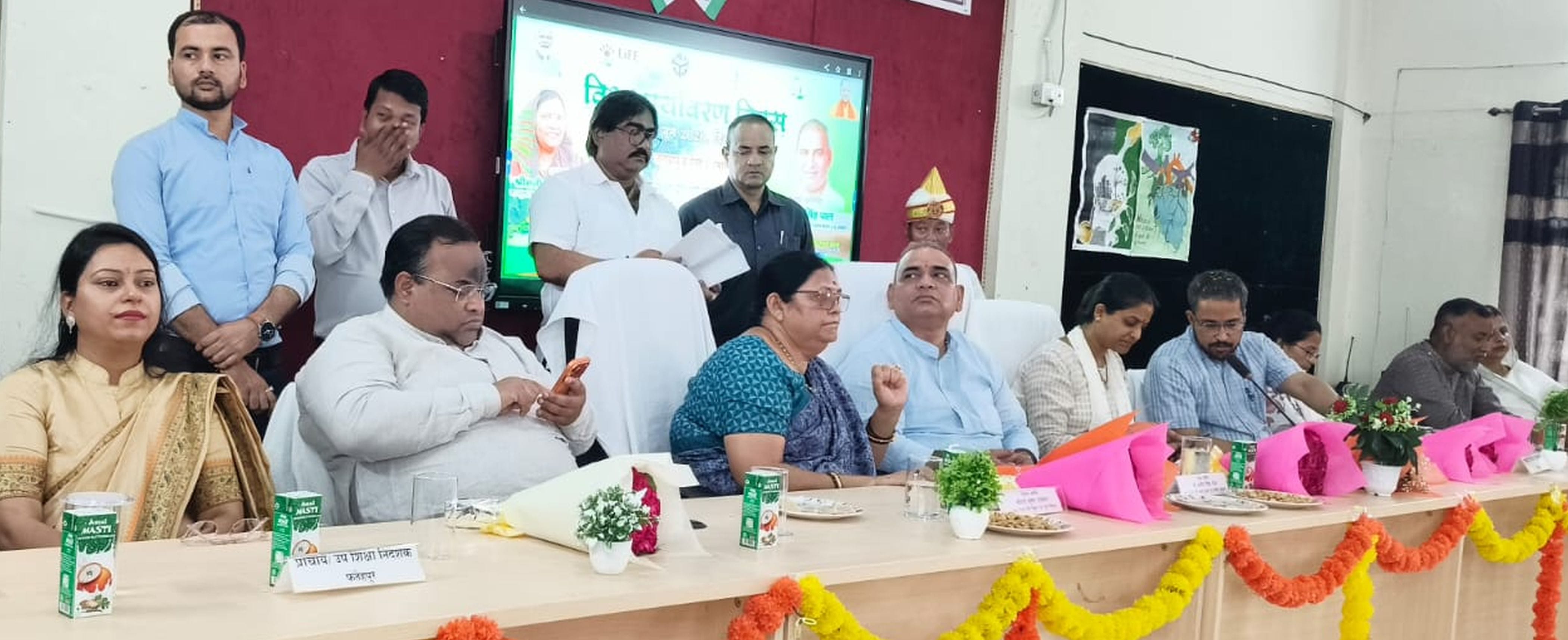 फोटो-13-पौध रोपित करते प्रभारी मंत्री। स्रोत: सूचना फोटो-13-पौध रोपित करते प्रभारी मंत्री। स्रोत: सूचना