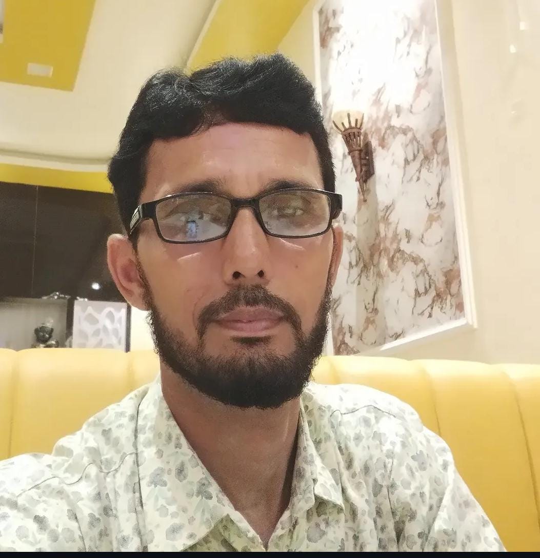 फोटो-24 महटौली स्थित ढाबे में खड़ी बस। संवाद फोटो-24 महटौली स्थित ढाबे में खड़ी बस। संवाद
