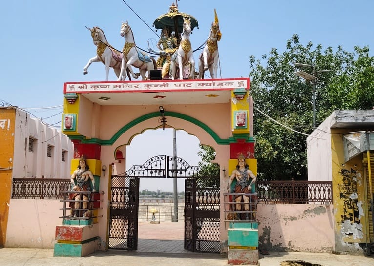 गांव के बीच में स्थित शहीद भगत सिंह चौक। संवाद गांव के बीच में स्थित शहीद भगत सिंह चौक। संवाद