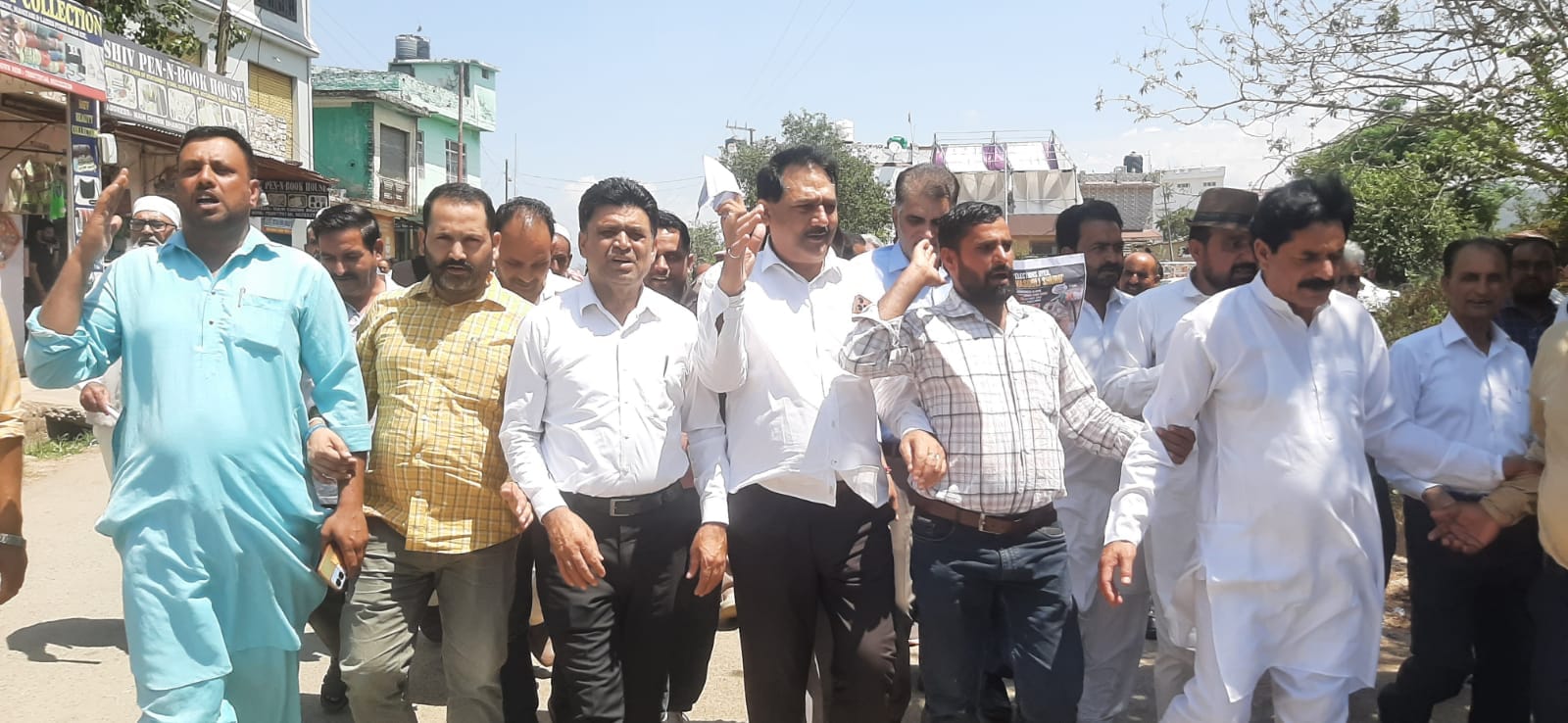 राजोरी के ढांगरी मे महंगाई के खिलाफ कांग्रेस का जोरदार प्रदर्शन, फोटो स्रोत कांग्रेस राजोरी के ढांगरी मे महंगाई के खिलाफ कांग्रेस का जोरदार प्रदर्शन, फोटो स्रोत कांग्रेस