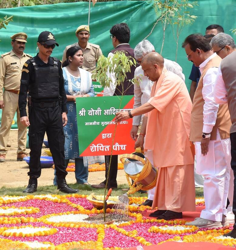 विश्व पर्यावरण दिवस के मौके पर शुक्रवार को मुख्यमंत्री योगी आदित्यनाथ ने कुकरैल रेंज अवध वन प्र विश्व पर्यावरण दिवस के मौके पर शुक्रवार को मुख्यमंत्री योगी आदित्यनाथ ने कुकरैल रेंज अवध वन प्र