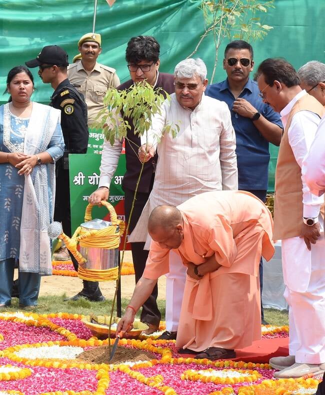 विश्व पर्यावरण दिवस के मौके पर शुक्रवार को मुख्यमंत्री योगी आदित्यनाथ ने कुकरैल रेंज अवध वन प्र विश्व पर्यावरण दिवस के मौके पर शुक्रवार को मुख्यमंत्री योगी आदित्यनाथ ने कुकरैल रेंज अवध वन प्र