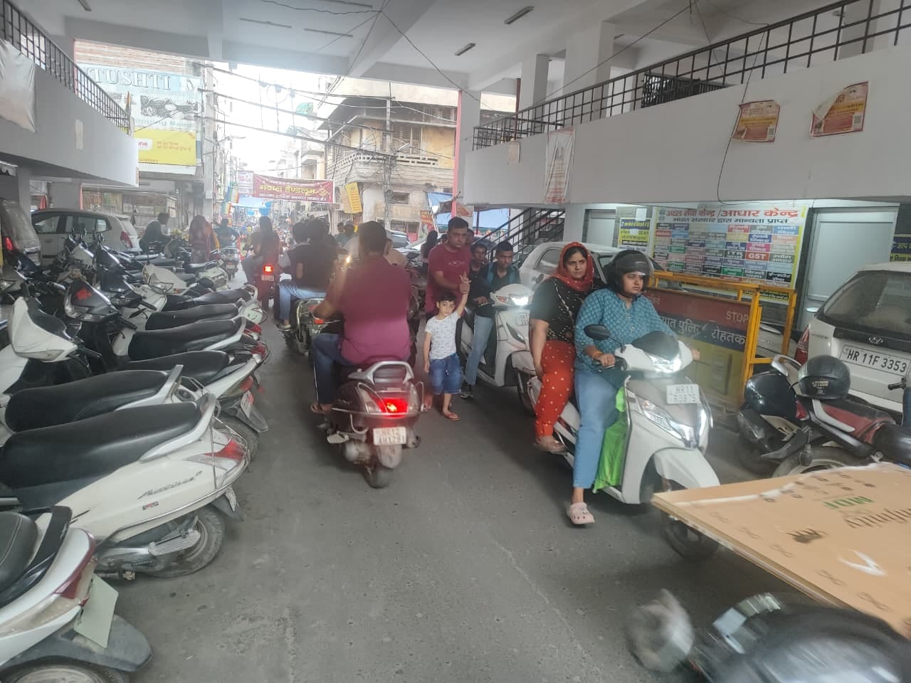15-किला रोड स्थित भगत सिंह पार्किंग में खाली पड़ी जगह। संवाद 15-किला रोड स्थित भगत सिंह पार्किंग में खाली पड़ी जगह। संवाद