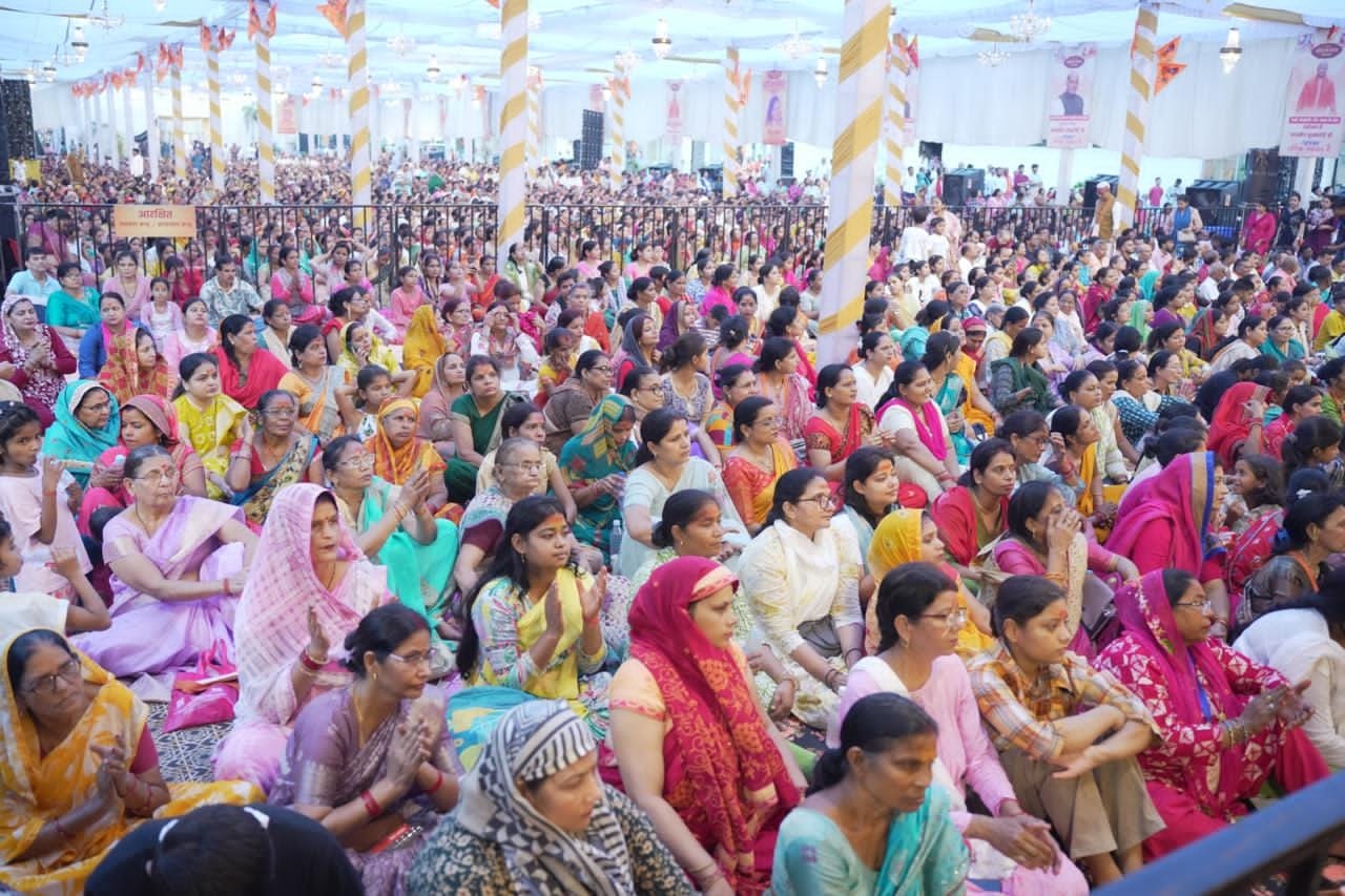बृज की रसोई परिसर में चल रही है संगीतमय श्रीराम कथा। 