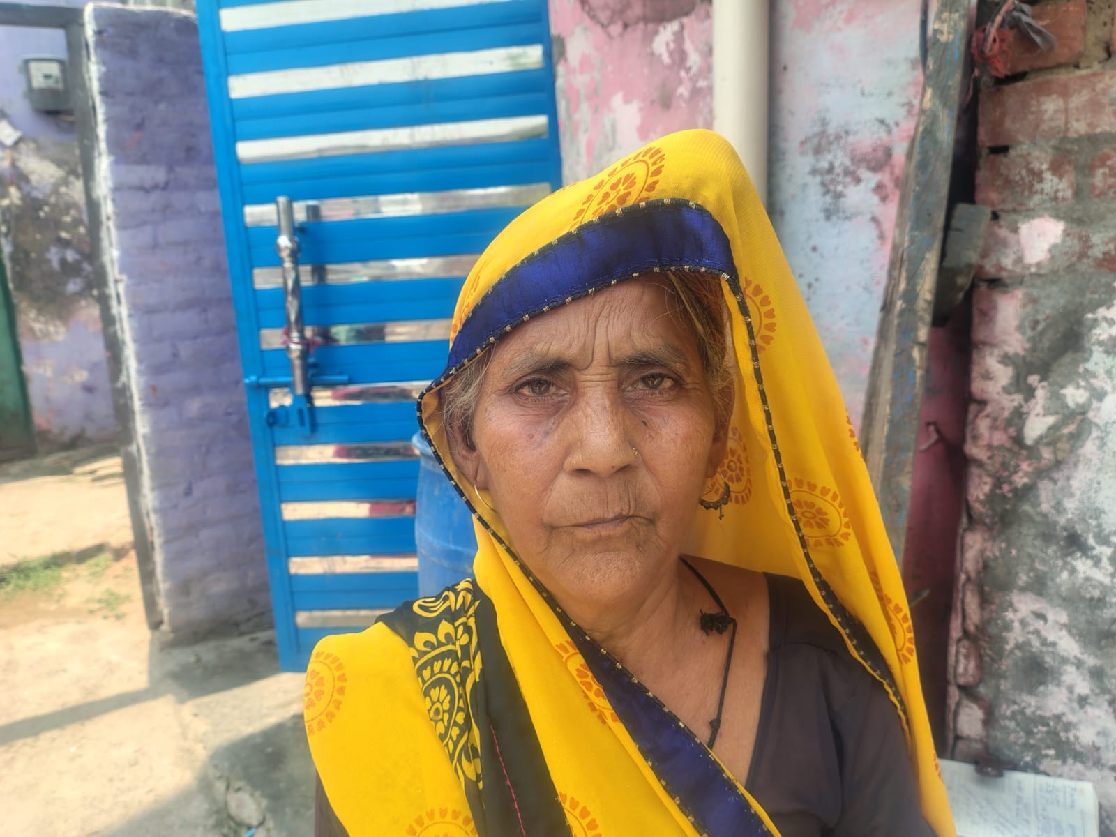 फोटो 11: मोहल्ला पेनीपुरवा में ड्रम में रखा गंदा पानी। संवाद