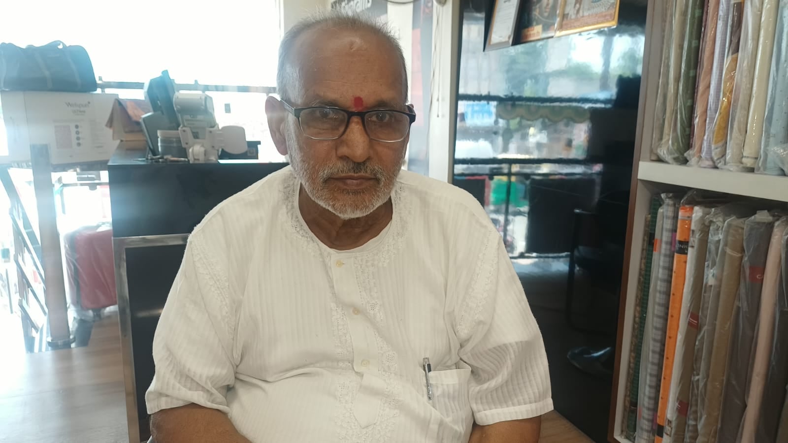 फोटो -17- खाली पडे़ प्लाट में गंदगी। संवाद फोटो -17- खाली पडे़ प्लाट में गंदगी। संवाद