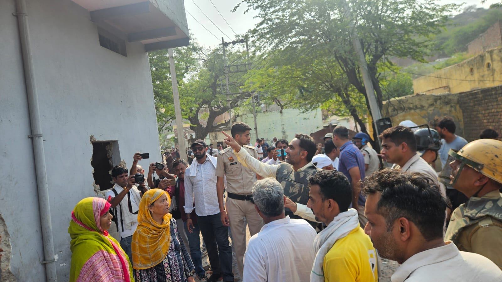 जीएमडीए की ओर से पर्यटन विभाग की जमीन पर हटाया गया आक्रमण । विज्ञप्ति।