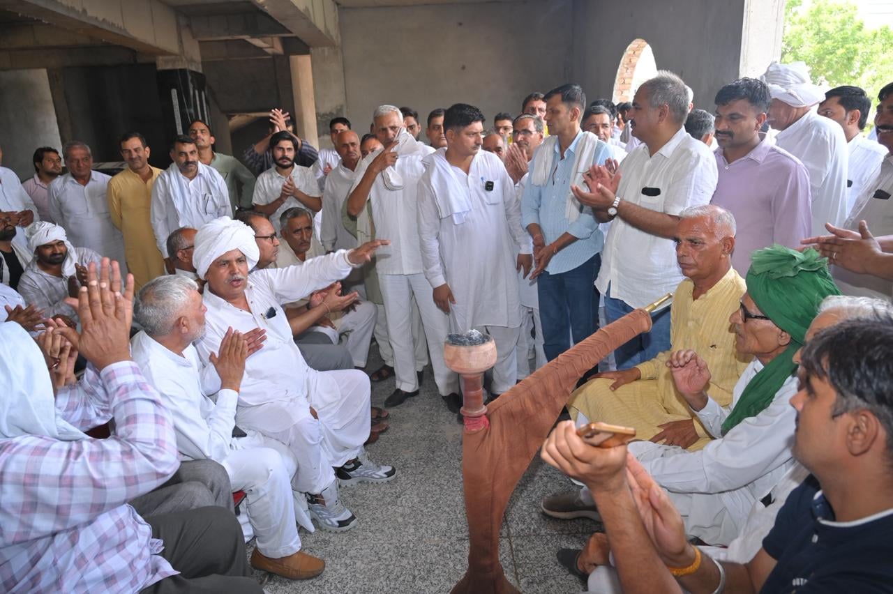 जाट भवन गोहाना में आयोजित भाईचारा मिलन कार्यक्रम में उमड़ी लोगों की भीड़। संवाद